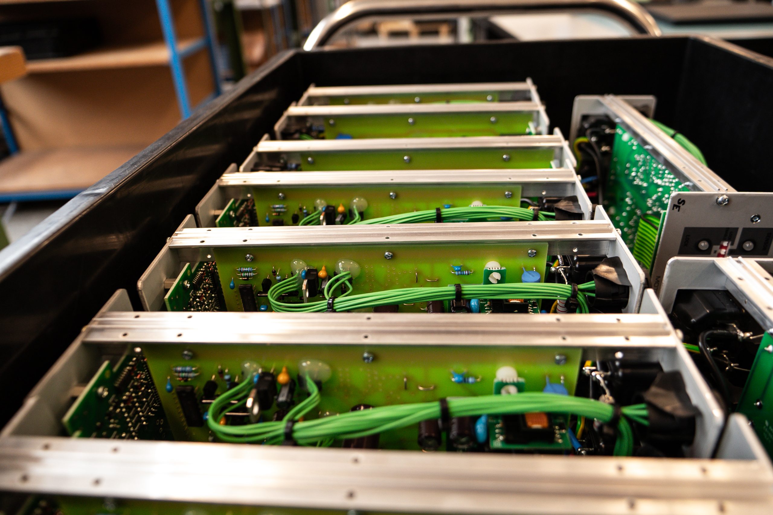 Schmocker Elektronische Steuerungen werden unter dem Dach der Moser-Baer AG weiter produziert.